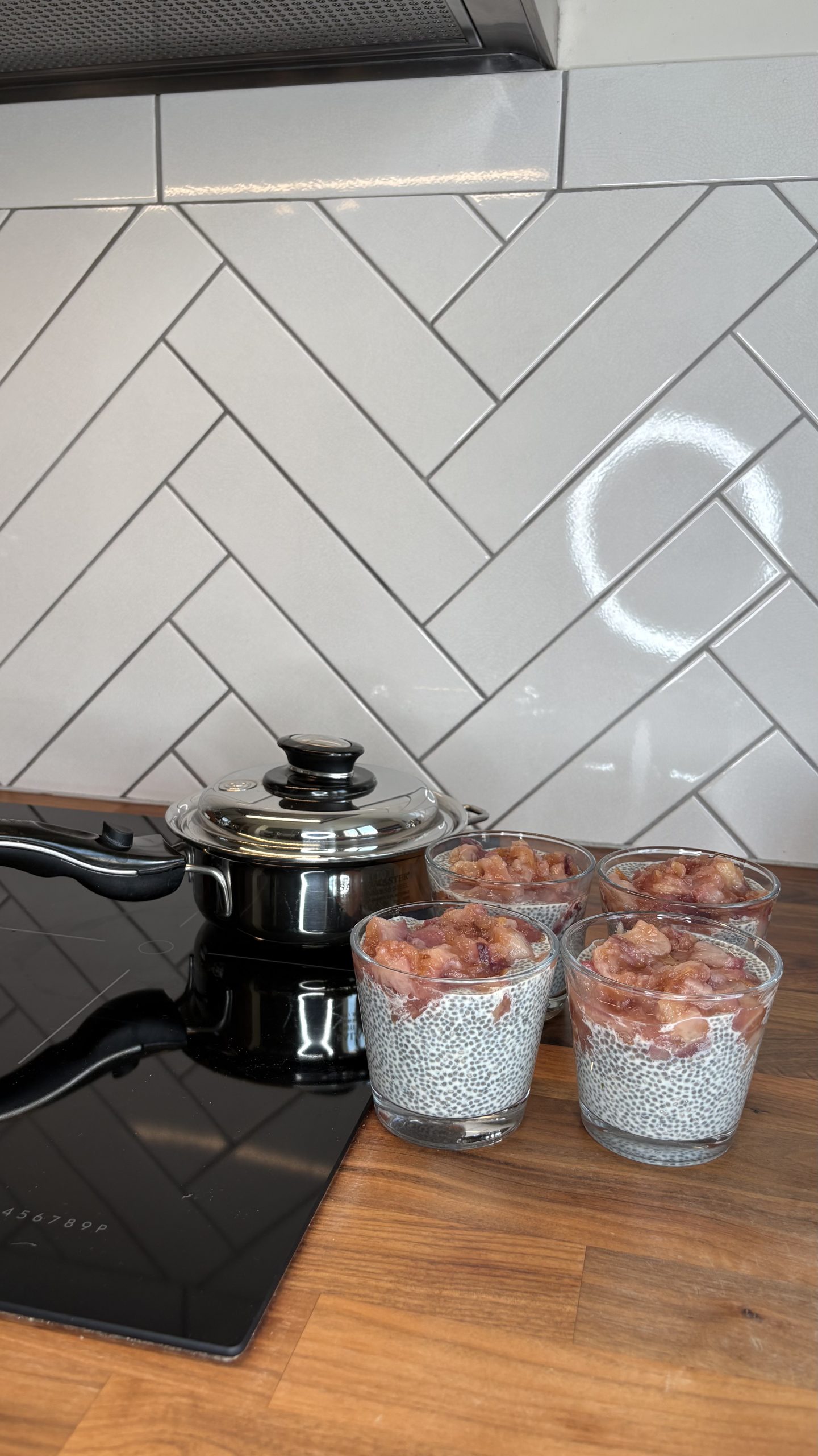 Pudding de graines de chia à la pêche